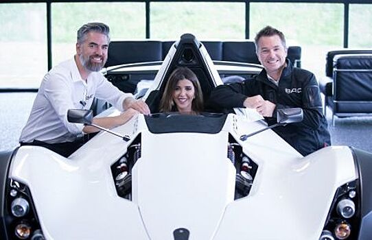 BAC Mono впервые попал в руки к даме