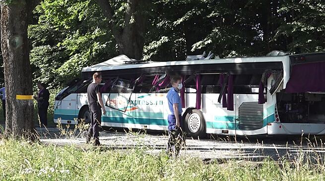 «Несколько человек были заблокированы»:  подробности аварии с автобусом №120