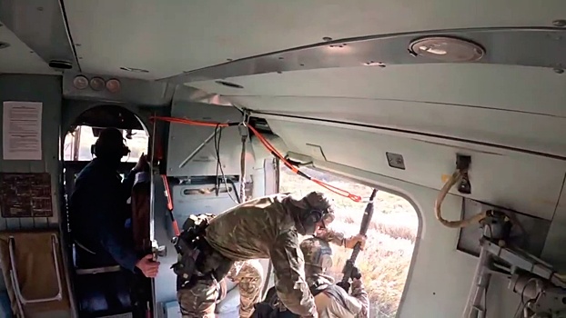 ФСБ показала высадку спецназа к особняку экс-госсекретаря Магомедова