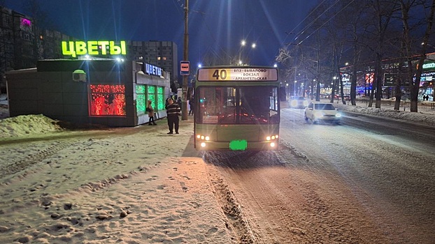 Пассажирка упала в автобусе в Вологде, госпитализирована