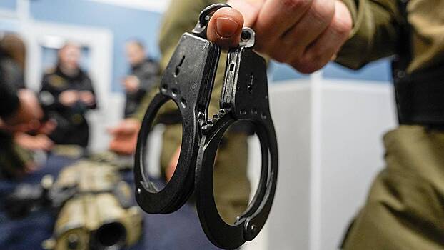 Трех человек арестовали за неповиновение полиции у здания Госдумы