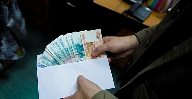 Тюменскую чиновницу осудят за взятку на сумму более 2,4 млн рублей