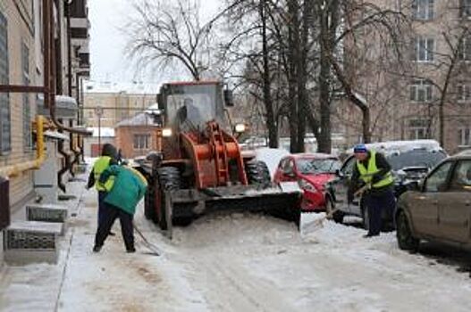 Более 190 дорожных рабочих будут убирать Казань от снега