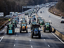Колонны тракторов протестующих фермеров вошли в Брюссель и направились к Еврокварталу