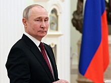 Путин пообещал пользоваться подаренной "толстовской рубахой"