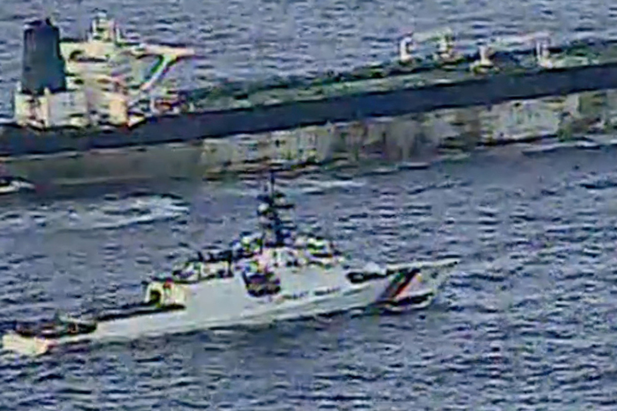 «США в эйфории после Венесуэлы»: эксперты оценили захват танкера под российским флагом