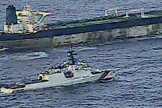 «США в эйфории после Венесуэлы»: эксперты оценили захват танкера под российским флагом