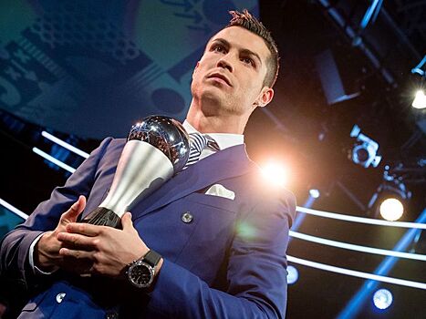 Новый трофей для Роналду. Кто получит награды FIFA The Best?
