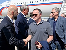 Мединский приехал на 3-й раунд переговоров в футболке "Putin Team"