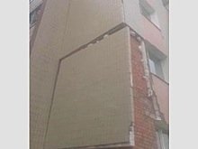 Фасад многоквартирного жилого дома рухнул в Биробиджане