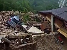Сель в Абхазии перекрыл дорогу к знаменитому озеру Рица