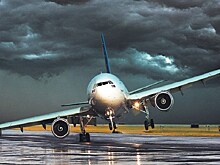 На видео попала жесткая посадка SSJ-100 в Домодедово