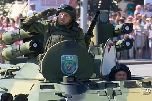 Противотанковые УАЗы и "непробиваемый" Т-64БВ показали в Донецке
