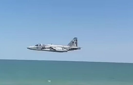 Украина объяснила полет Су-25 над пляжем