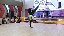 «Гелик» и «черепаха»: молодые люди боролись в Ноябрьске за звание лучших танцоров. ВИДЕО
