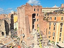 Момент обрушения средневековой башни в Риме попал на видео