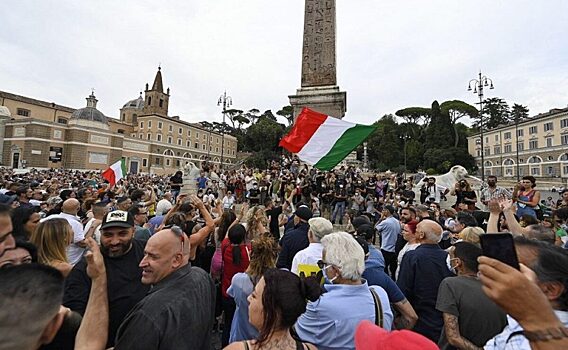 «Движение пяти звезд» провело в Риме 17 июня акцию протеста против антироссийской политики Запада