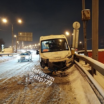 ДТП с участием такси произошло на Косинской эстакаде