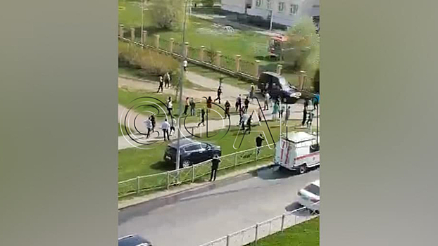Школьник снял видео внутри школы в Казани, где была открыта стрельба