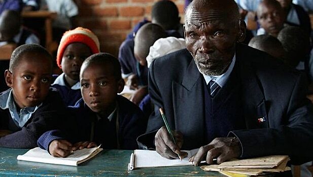 В Книге рекордов Гиннесса зафиксирован самый пожилой школьник в мире: в 1 класс в 84 года