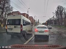 В Пензе маршрутка № 34 проехала на красный и по встречке