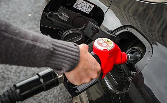 Загадка законодателей: Уйди, пацан - молод еще бензином заправляться!