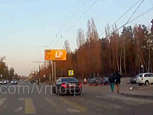 В Воронеже водитель Mercedes поплатился за проезд на красный свет и езду по встречке