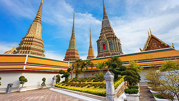 Колокольня буддийского храма обрушилась в Таиланде, один человек погиб