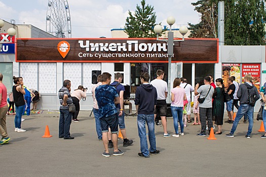 «Жуй скорей!»: в Челябинске состоялся чемпионат по поеданию шаурмы