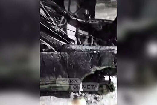 На Сахалине на видео попало, как подростки разобрали машину при инспекторах ДПС