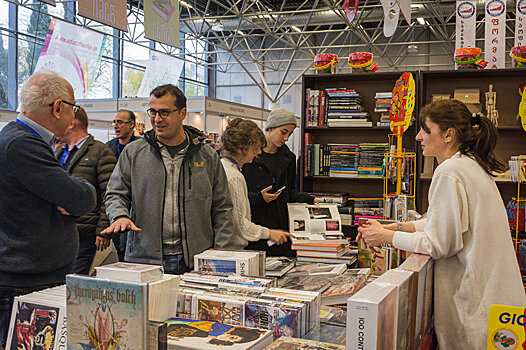 Читаем по-русски: топ-5 лучших книг Тбилисских дней книги