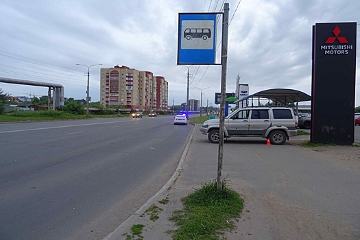 Начинающий водитель сбил двух женщин на автобусной остановке в Архангельске