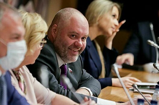 Депутат предложил провести конкурс по созданию игрушек в костюмах народов СССР