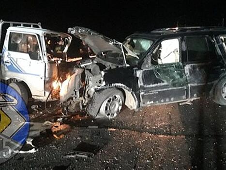 Два автомобиля столкнулись лоб в лоб на трассе Иркутск-Чита
