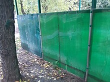 Ремонт навеса и ограды детской площадки выполнили по заявлению жителя