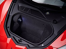 Передний багажник Chevrolet Corvette может открыться во время движения