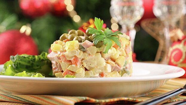 Россиян предупредили об опасностях салата оливье и красной икры