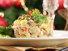 Россиян предупредили об опасностях салата оливье и красной икры