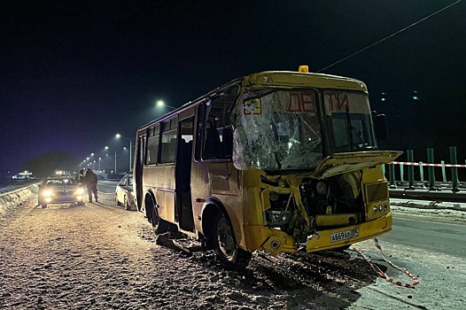 На Урале школьный автобус попал в ДТП – пострадали дети
