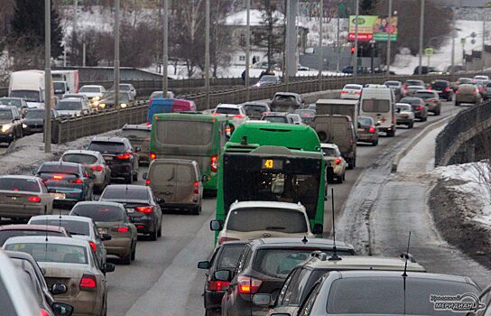 На объездной Екатеринбурга из-за ремонта возникла длинная пробка