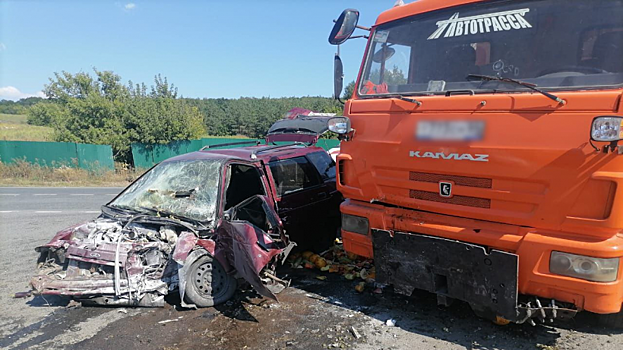 Страшное ДТП с самосвалом под Вольском. Водитель «одиннадцатой» умер в больнице