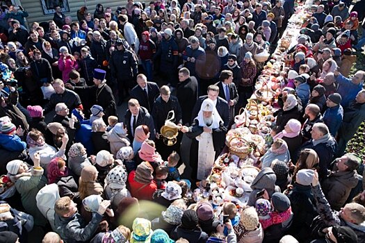 Патриарх Кирилл освятил куличи в храме Дмитрия Донского