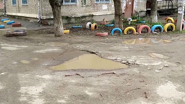 В дворах Дзержинского района Волгограда отремонтируют дороги