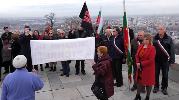 «Руки прочь от Алеши!»: жители Пловдива встали на защиту памятника