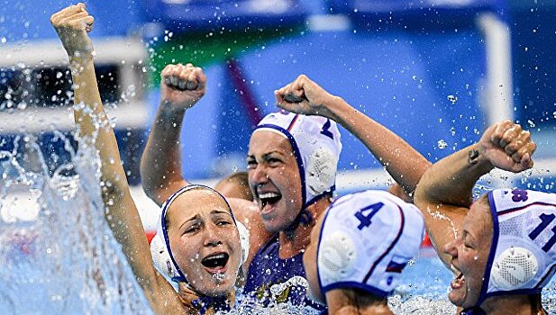 Член ФВПР назвал игру ватерполистки Глызиной фантастической
