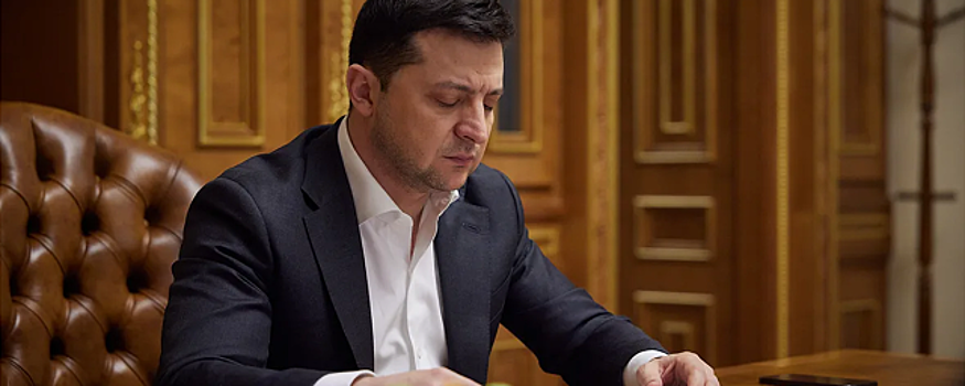 Зеленский рассмотрит петицию против закона о статусе английского языка