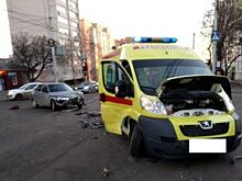 «Скорая» врезалась в легковушку в центре Ставрополя