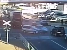 Видео: в Туапсе иномарка на полном ходу протаранила полицейский автомобиль
