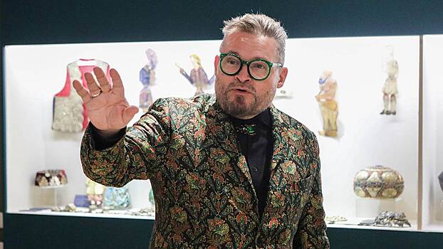 СМИ: Васильев «как бомжей» прогнал жену и дочь тренера Карпина во Франции