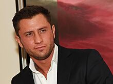 Актер Павел Прилучный сфотографировал жену Брутян на Сейшелах